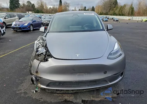 2025 Tesla Model Y из США, поврежденный, VIN 7SAYGAEE3SF221561